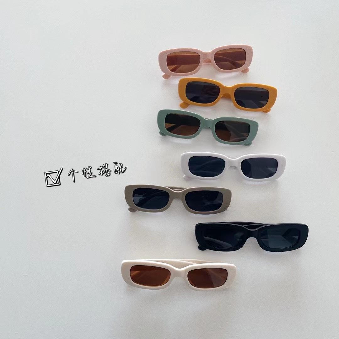 Retro Rectangle Sunglasses - ₦20,000 (10pcs)